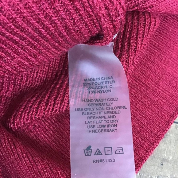 Vince Camuto Women’s Medium Red Black Colorblock Button Shoulder Sweater NWOT - Picture 4 of 16